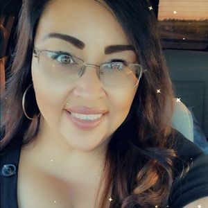 Meet your Posher, Yvette